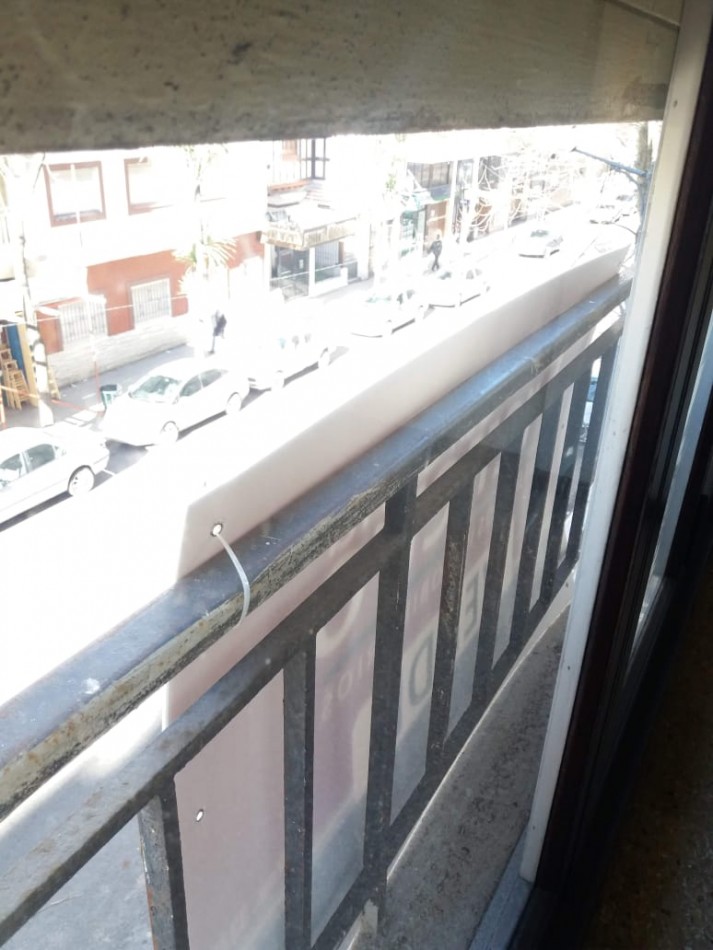 DEPARTEMENTO UN AMBIENTE A LA CALLE CON VENTANAL, CENTRO