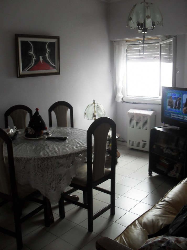 Departamento 2 ambientes al lateral. Macrocentro