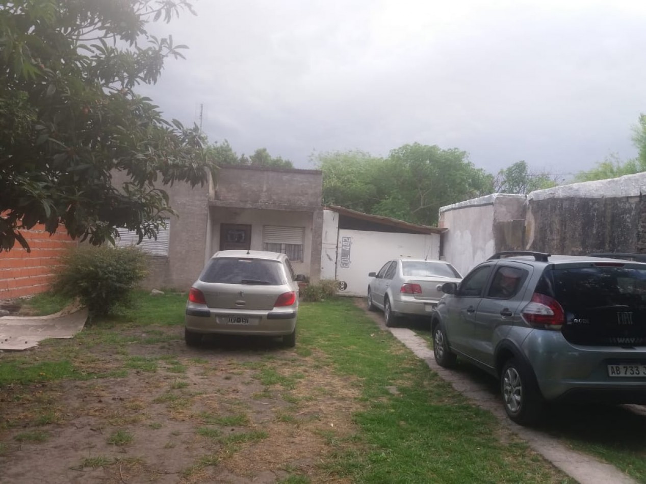 Casa en lote propio. Bo. V. Roldan