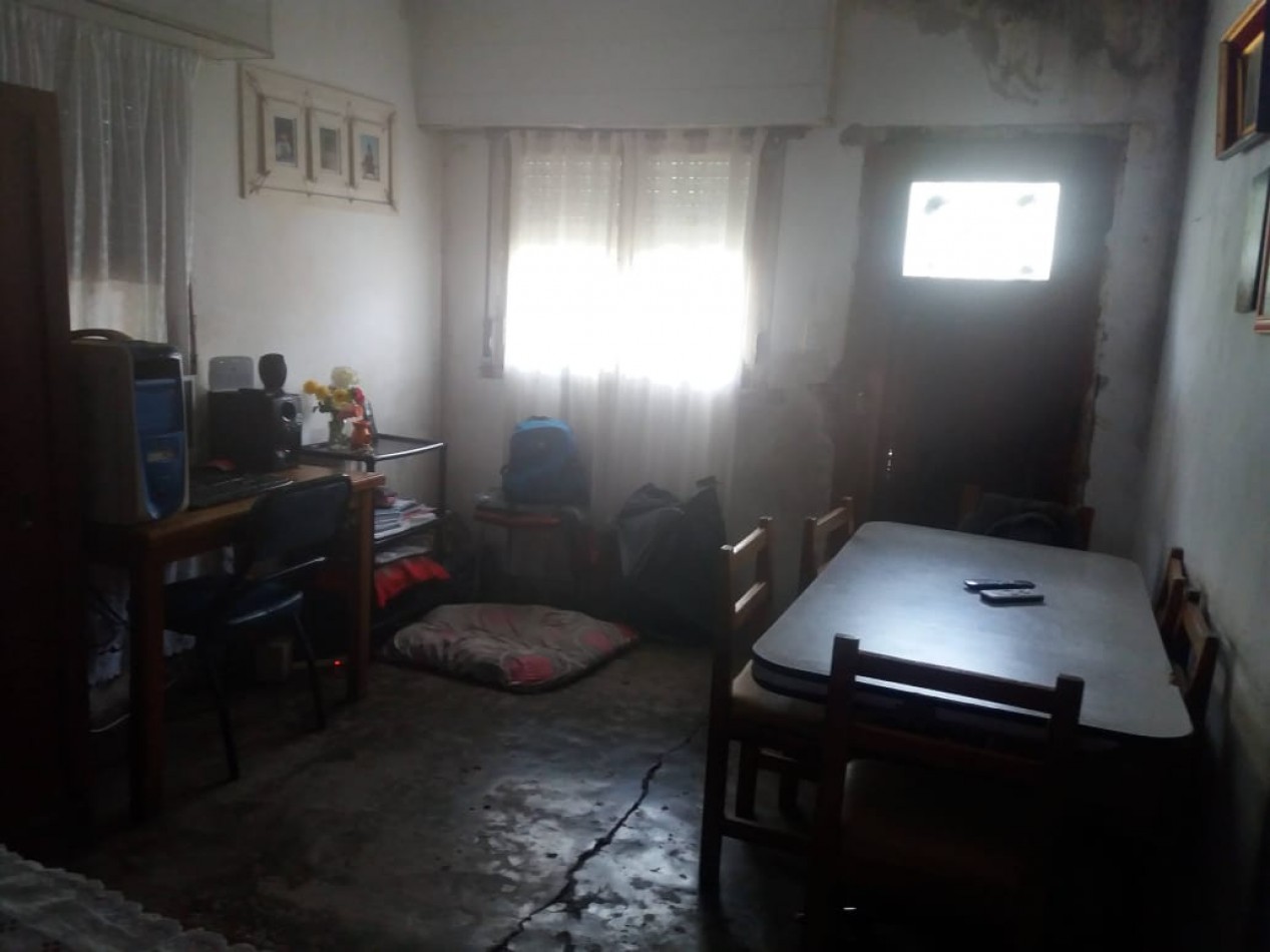Casa en lote propio. Bo. V. Roldan