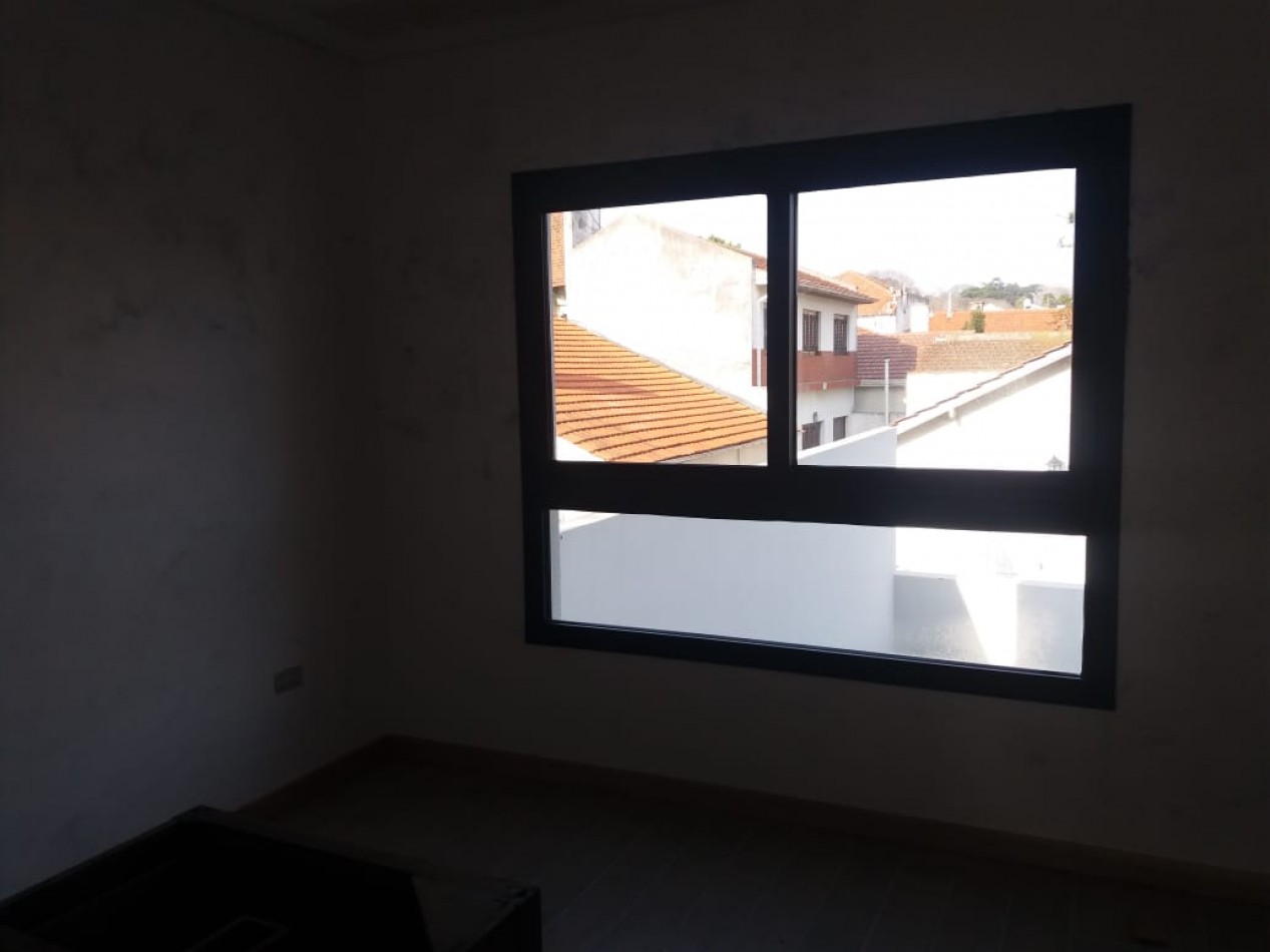 DEPARTAMENTO EN SEMIPISO A ESTRENAR A LA CALLE CON COCHERA DESCUBIERTA. ZONA GUEMES 
