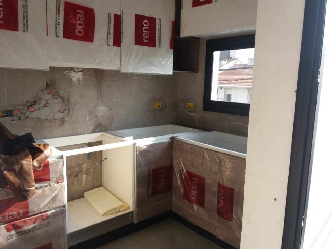 DEPARTAMENTO EN SEMIPISO A ESTRENAR A LA CALLE CON COCHERA DESCUBIERTA. ZONA GUEMES 