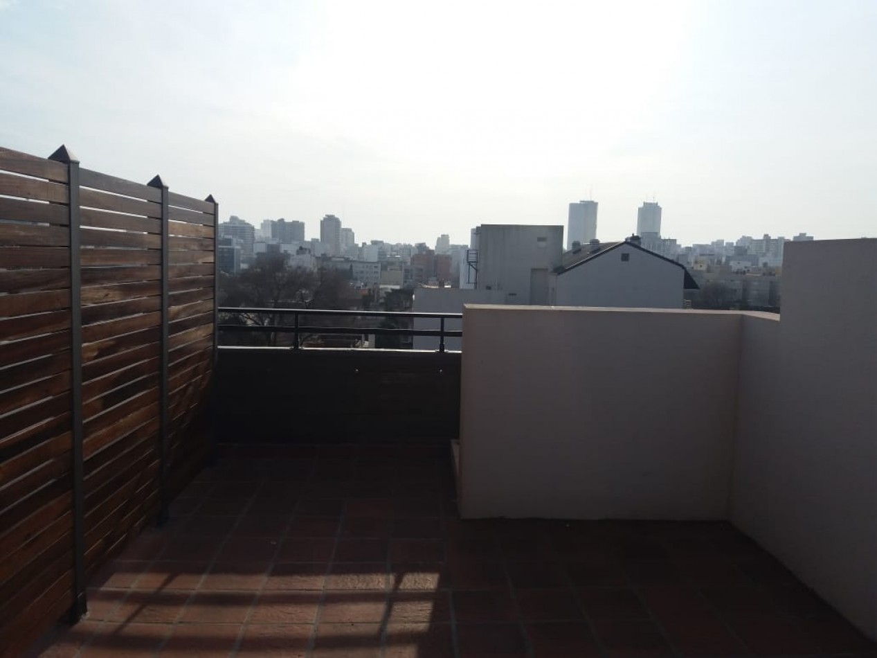 DEPARTAMENTO EN SEMIPISO A ESTRENAR A LA CALLE CON COCHERA DESCUBIERTA. ZONA GUEMES 