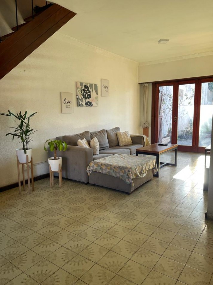 CHALET 5 AMBIENTES EN LOTE PROPIO. PARQUE LURO