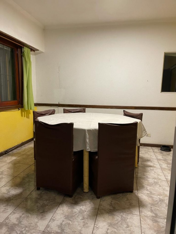 CHALET 5 AMBIENTES EN LOTE PROPIO. PARQUE LURO