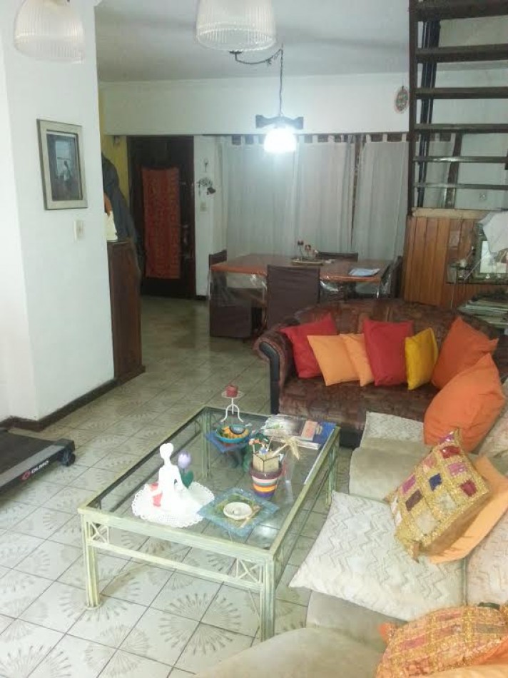 CHALET 5 AMBIENTES EN LOTE PROPIO. PARQUE LURO