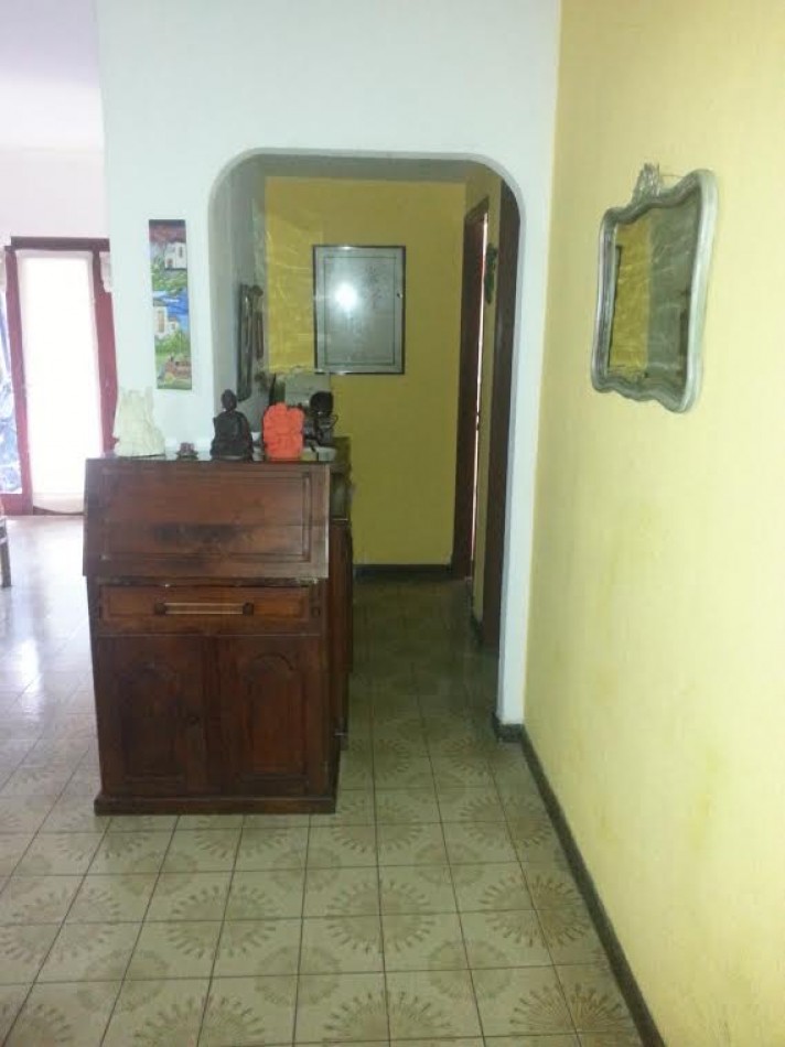 CHALET 5 AMBIENTES EN LOTE PROPIO. PARQUE LURO