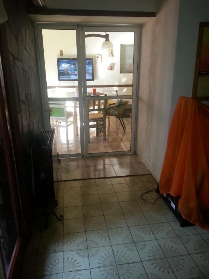 CHALET 5 AMBIENTES EN LOTE PROPIO. PARQUE LURO