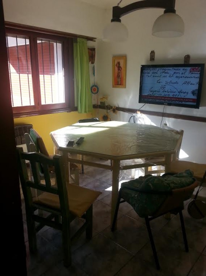 CHALET 5 AMBIENTES EN LOTE PROPIO. PARQUE LURO