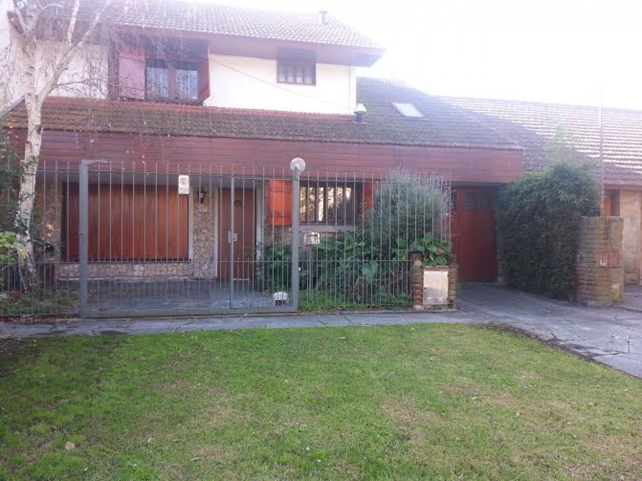 CHALET 5 AMBIENTES EN LOTE PROPIO. PARQUE LURO