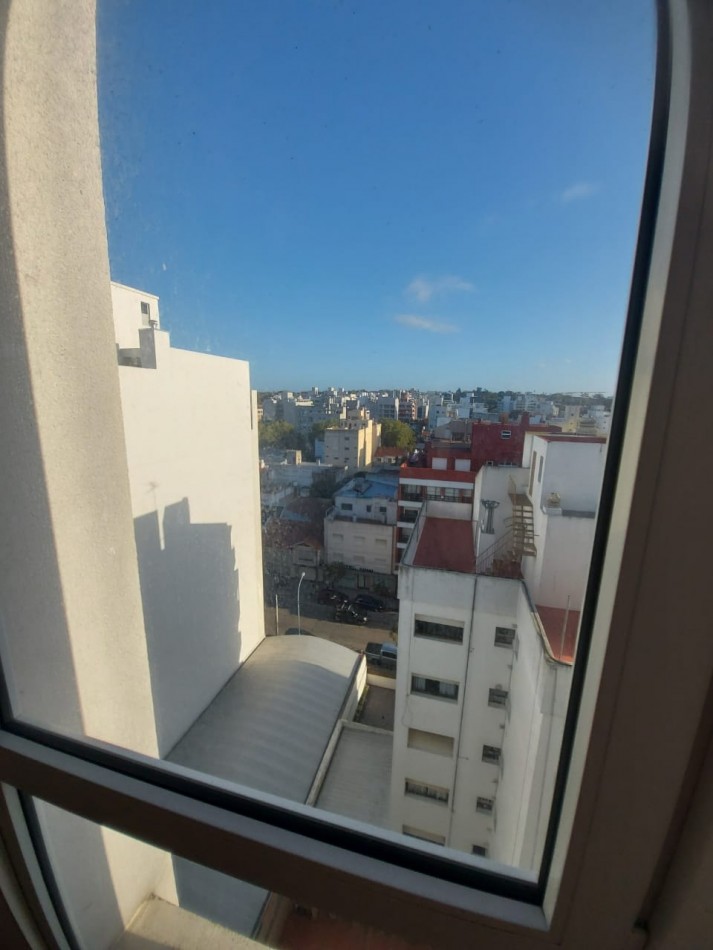 DEPARTAMENTO DOS AMBIENTES AL CONTRAFRENTE CON VISTA ABIERTA CON COHERA. ZONA GUEMES. EDIF. ST. CATHERINE"S