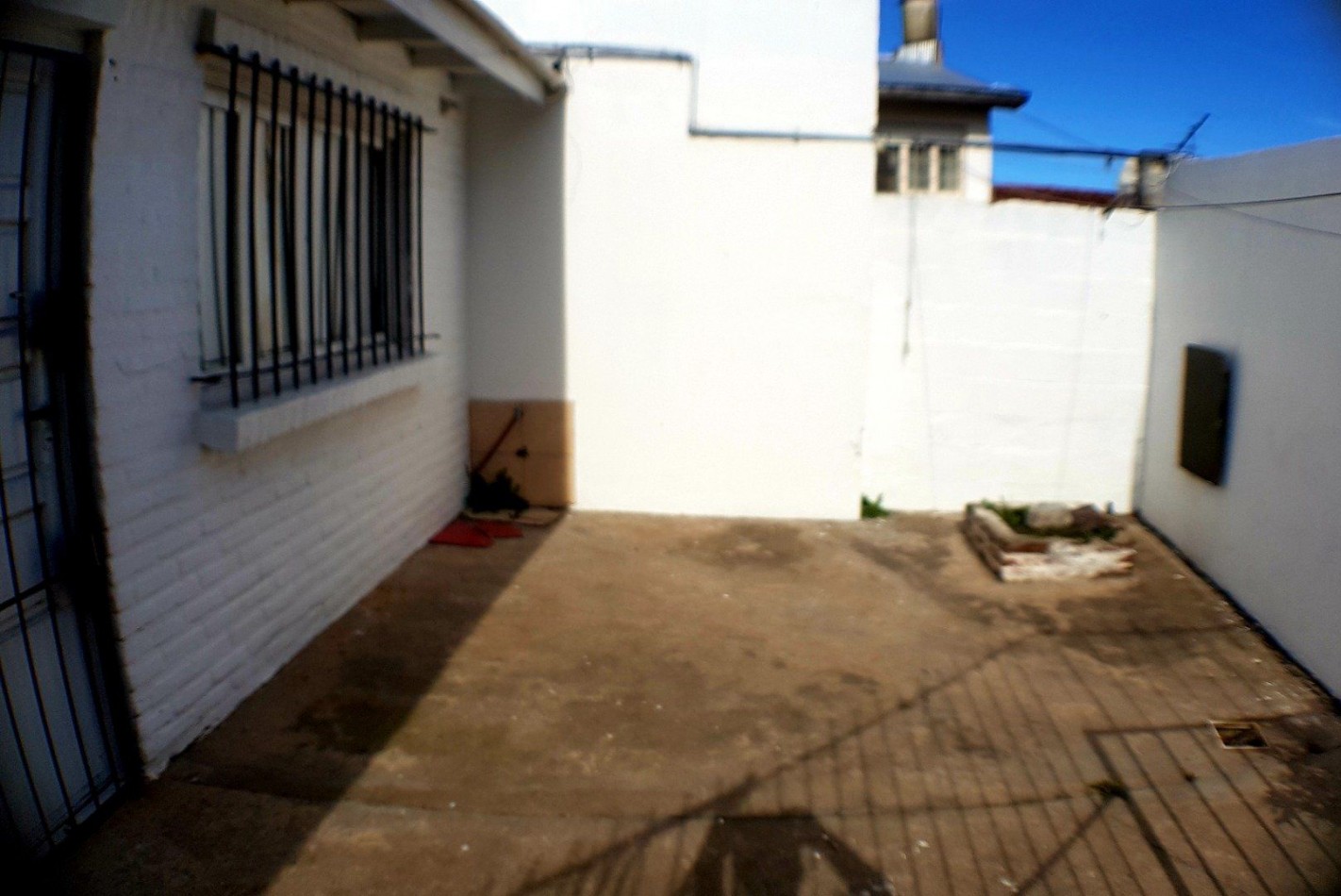 Propiedad en block. Casa de tres ambientes con garage + Departamento tres ambientes. Bo. El Progreso