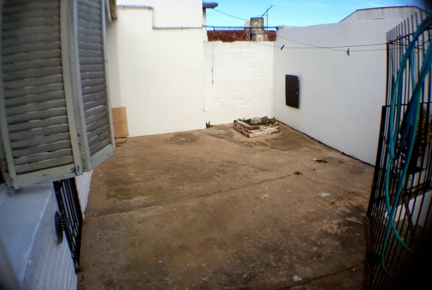 Propiedad en block. Casa de tres ambientes con garage + Departamento tres ambientes. Bo. El Progreso