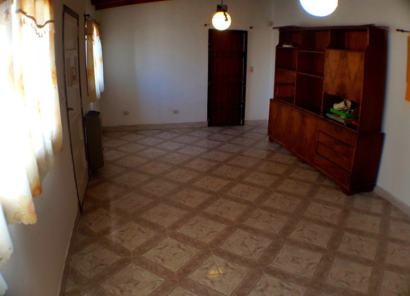 Propiedad en block. Casa de tres ambientes con garage + Departamento tres ambientes. Bo. El Progreso