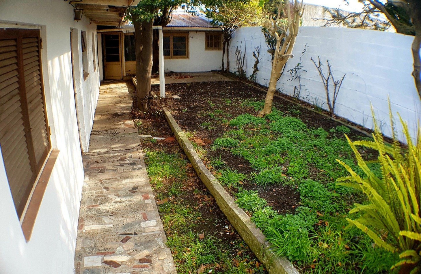 Propiedad en block. Casa de tres ambientes con garage + Departamento tres ambientes. Bo. El Progreso