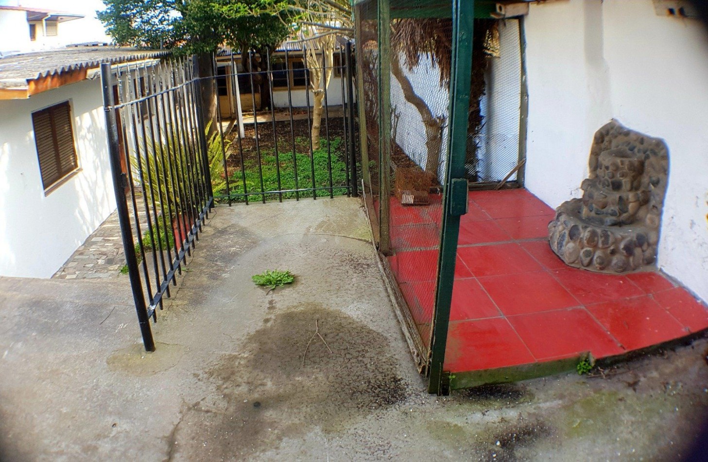 Propiedad en block. Casa de tres ambientes con garage + Departamento tres ambientes. Bo. El Progreso