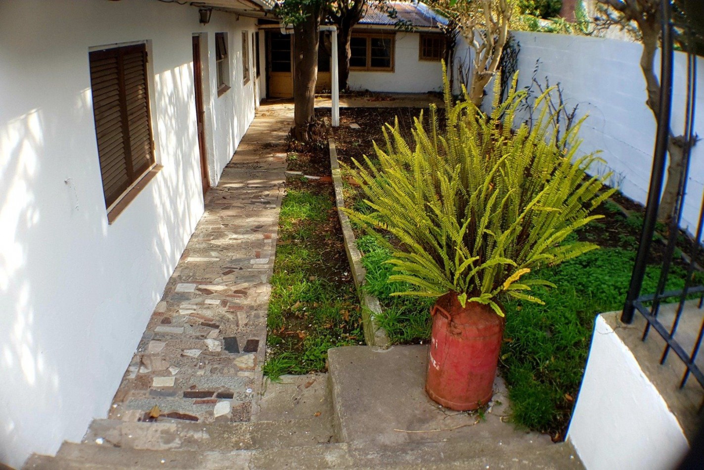 Propiedad en block. Casa de tres ambientes con garage + Departamento tres ambientes. Bo. El Progreso