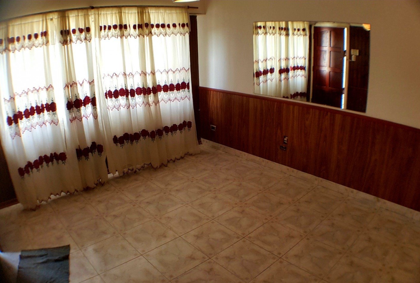 Propiedad en block. Casa de tres ambientes con garage + Departamento tres ambientes. Bo. El Progreso