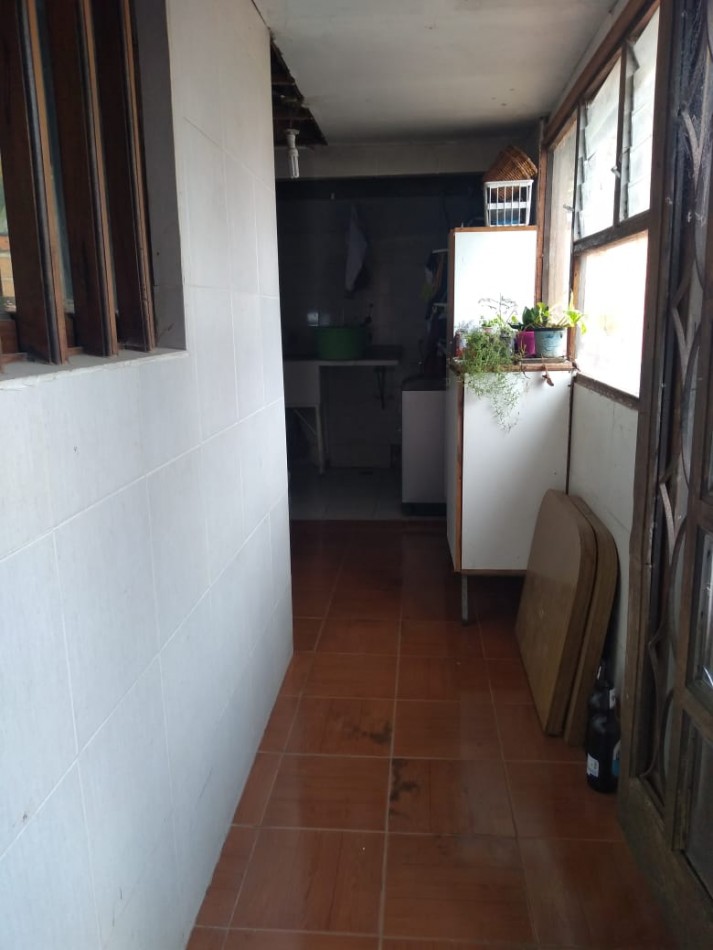 Propiedad en block. Chalet 4 ambientes+ departamento 2 ambientes + quincho/fabrica. Bo. Islas Malvinas