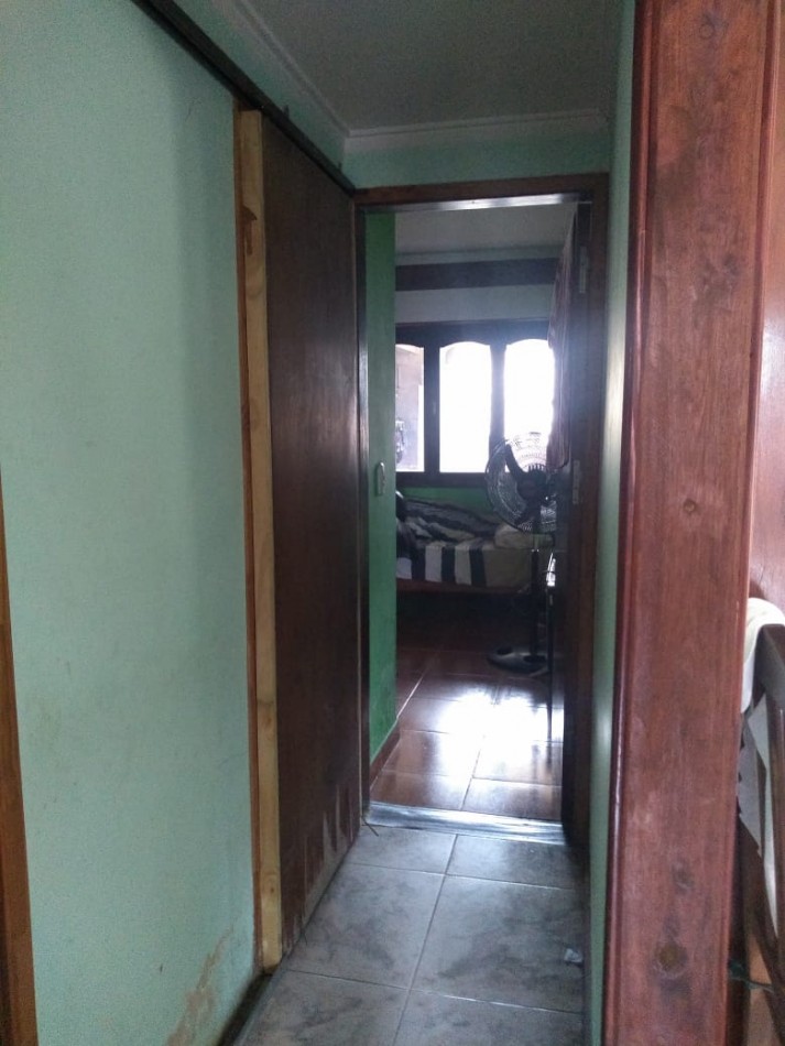 Propiedad en block. Chalet 4 ambientes+ departamento 2 ambientes + quincho/fabrica. Bo. Islas Malvinas