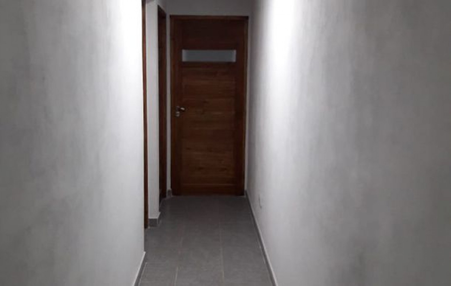 Propiedad en block. Chalet de 5 ambientes+ dos dptos. de un ambiente. Bo. Colina Alegre