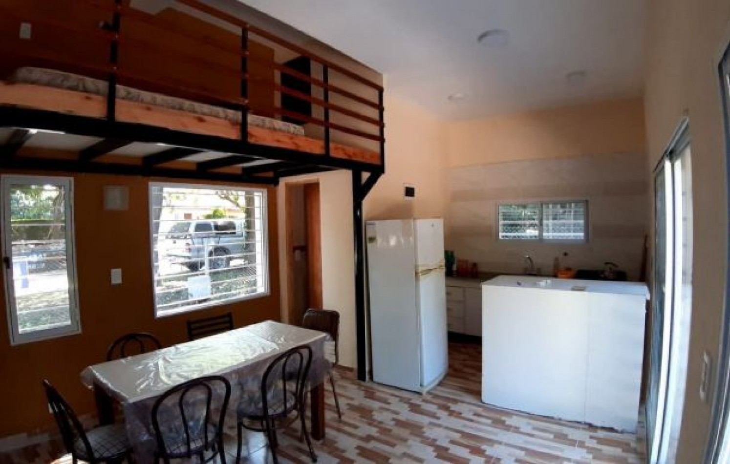 Casa nueva 3 ambientes con gran parque. Bo. Colina Alegre.