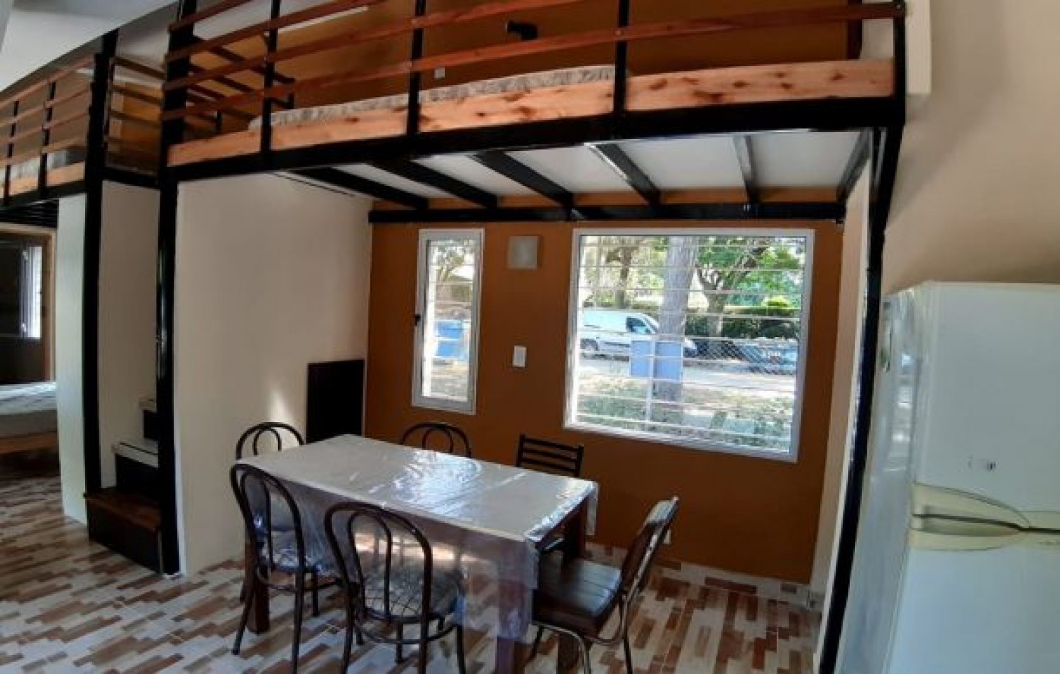 Casa nueva 3 ambientes con gran parque. Bo. Colina Alegre.