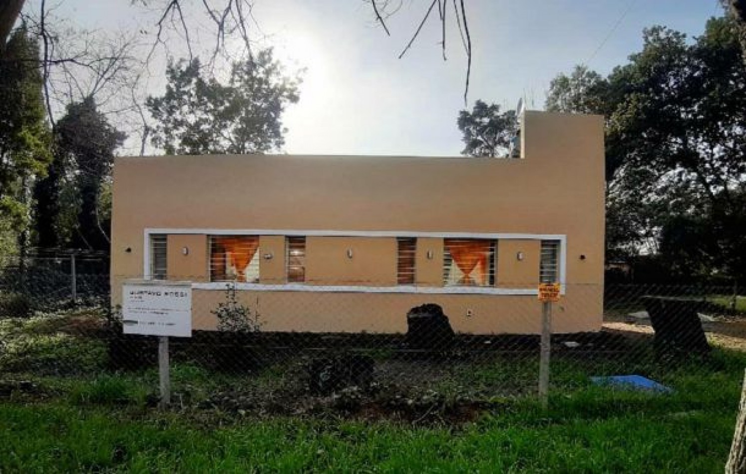 Casa nueva 3 ambientes con gran parque. Bo. Colina Alegre.