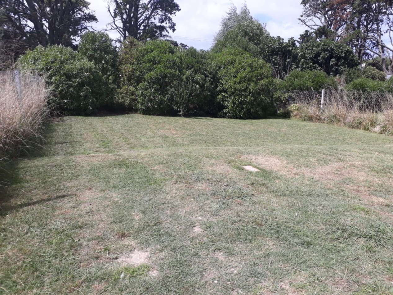 casa en lote propio de tres ambientes desarrollada en dos plantas.  Bo. Acantilados