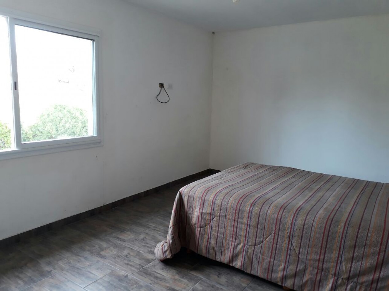 casa en lote propio de tres ambientes desarrollada en dos plantas.  Bo. Acantilados