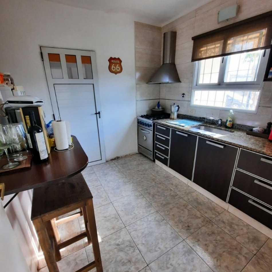 Chalet tres ambientes con garage. Reciclada. Colinas de Peralta Ramos