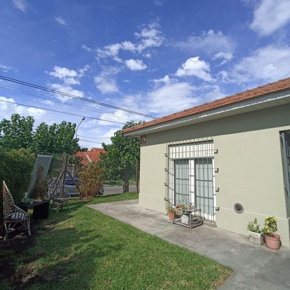 Chalet tres ambientes con garage. Reciclada. Colinas de Peralta Ramos