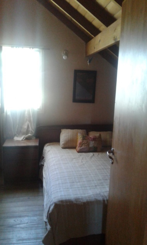 Chalet tres ambientes con gran parte con piscina + dpto. de un ambiente. Sierra de los Padres