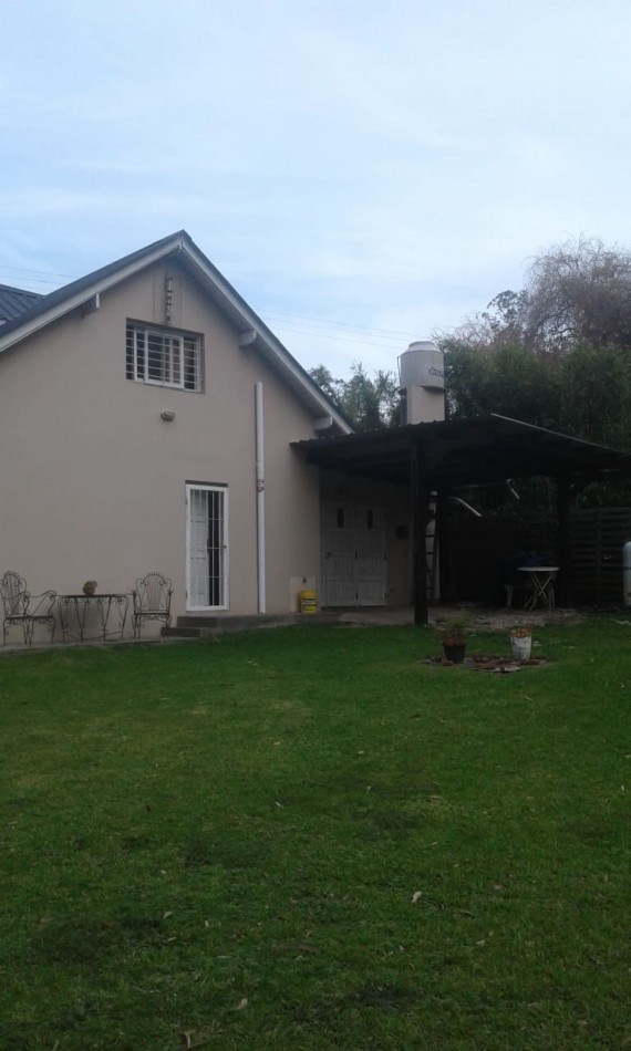 Chalet tres ambientes con gran parte con piscina + dpto. de un ambiente. Sierra de los Padres