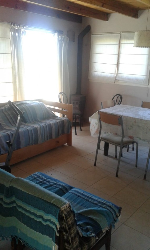 Chalet tres ambientes con gran parte con piscina + dpto. de un ambiente. Sierra de los Padres