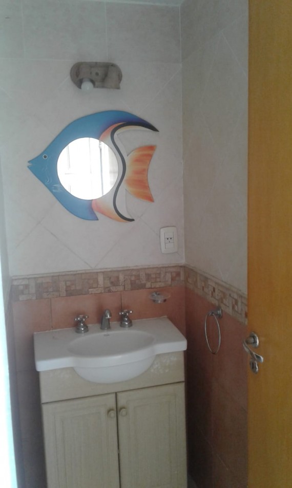Chalet tres ambientes con gran parte con piscina + dpto. de un ambiente. Sierra de los Padres
