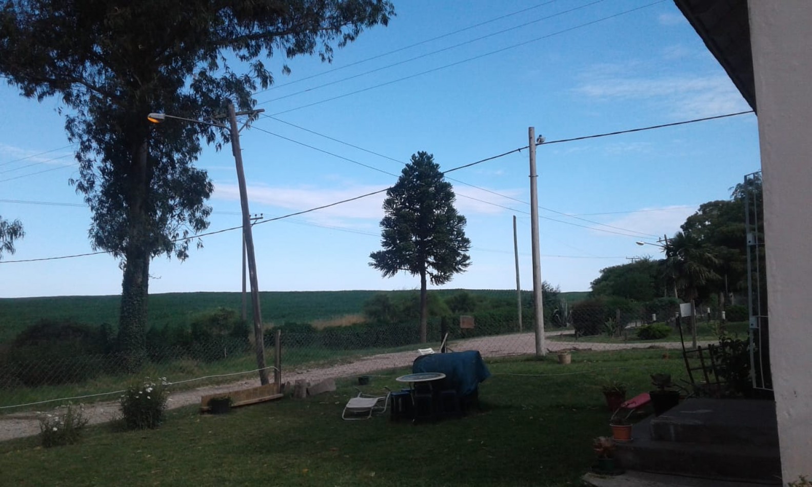 Chalet tres ambientes con gran parte con piscina + dpto. de un ambiente. Sierra de los Padres