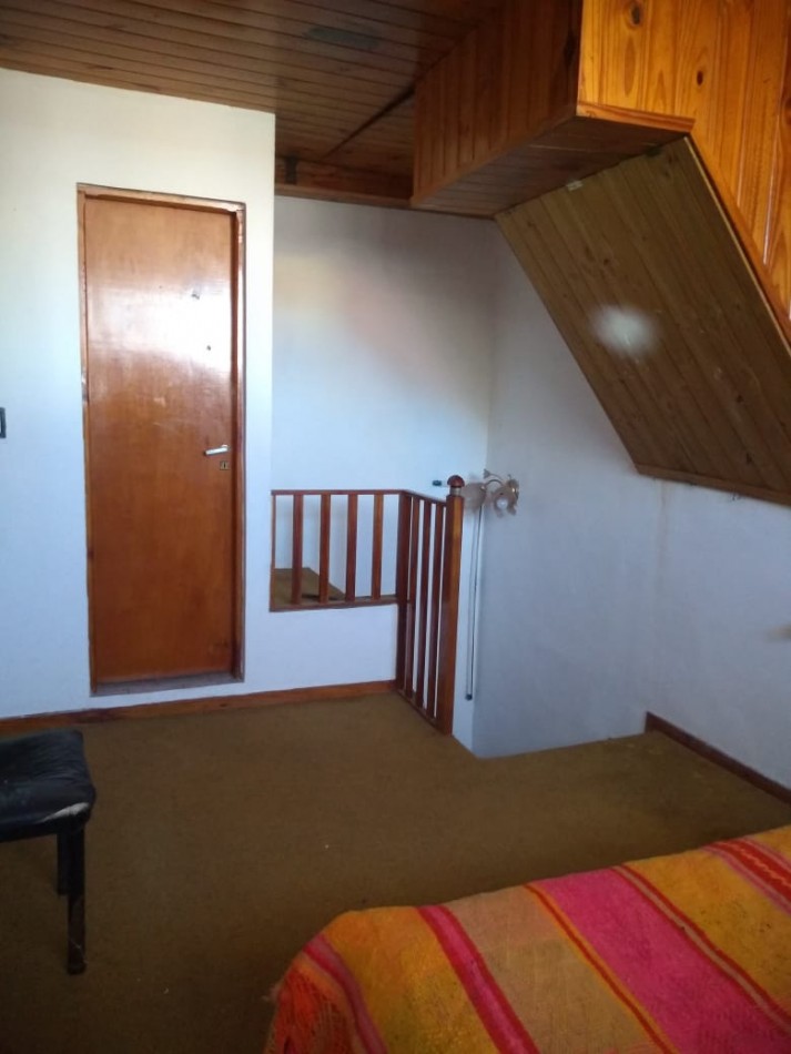 Chalet cuatro ambientes con garage y parque. Colina de Peralta Ramos