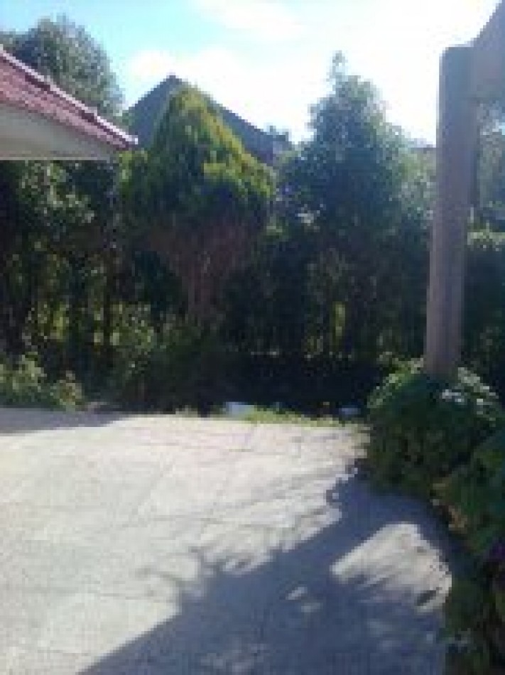 Chalet cuatro ambientes con garage y parque. Colina de Peralta Ramos