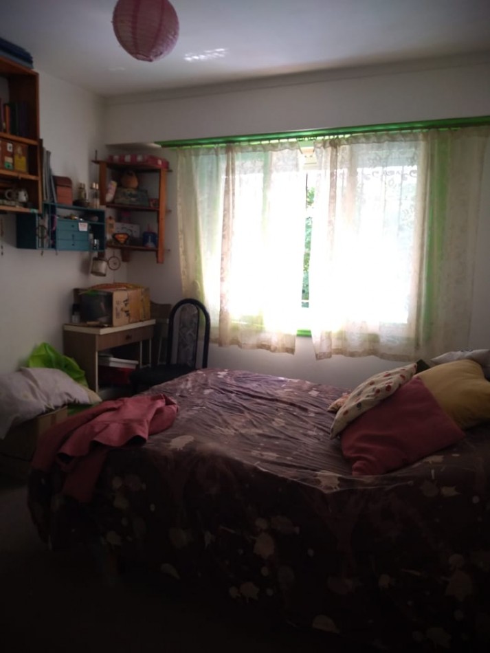 Chalet cuatro ambientes con garage y parque. Colina de Peralta Ramos