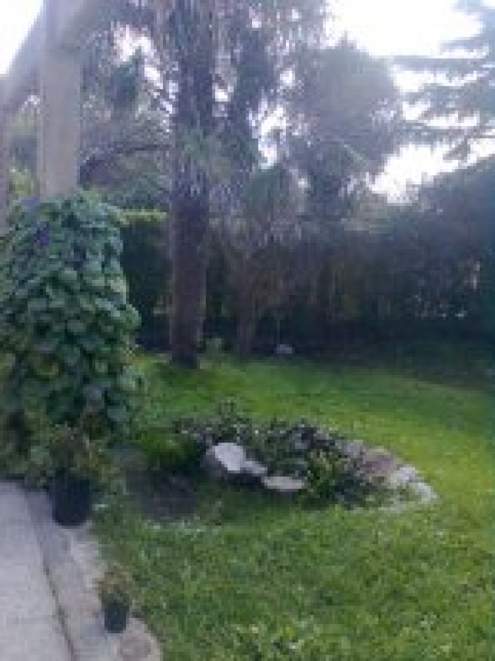 Chalet cuatro ambientes con garage y parque. Colina de Peralta Ramos