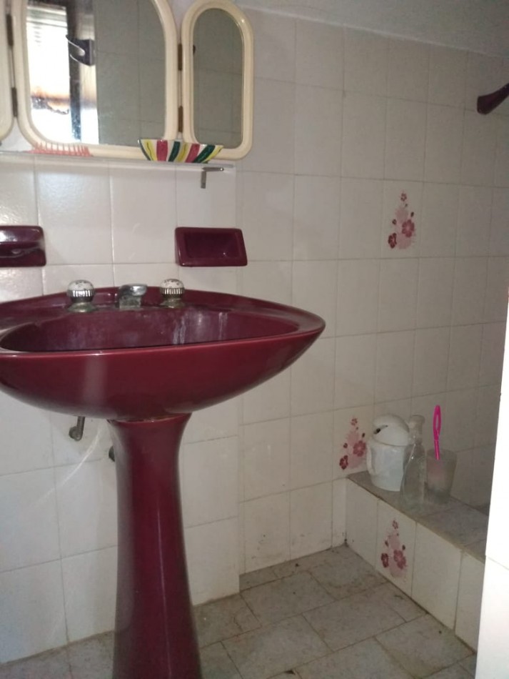 Chalet cuatro ambientes con garage y parque. Colina de Peralta Ramos