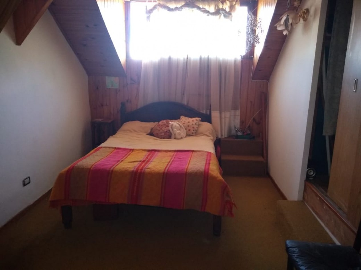 Chalet cuatro ambientes con garage y parque. Colina de Peralta Ramos