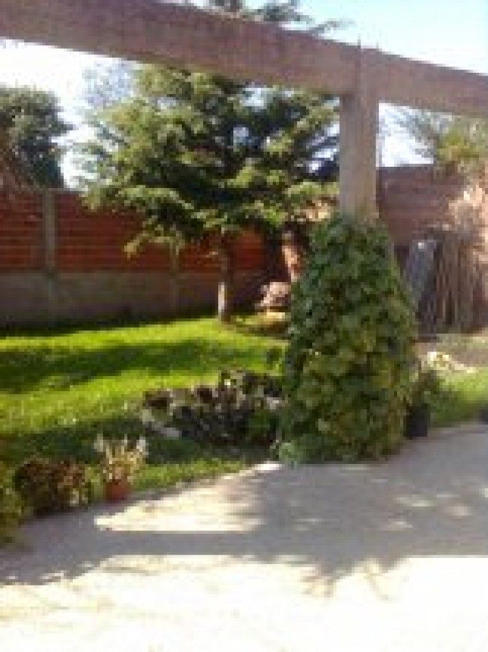 Chalet cuatro ambientes con garage y parque. Colina de Peralta Ramos