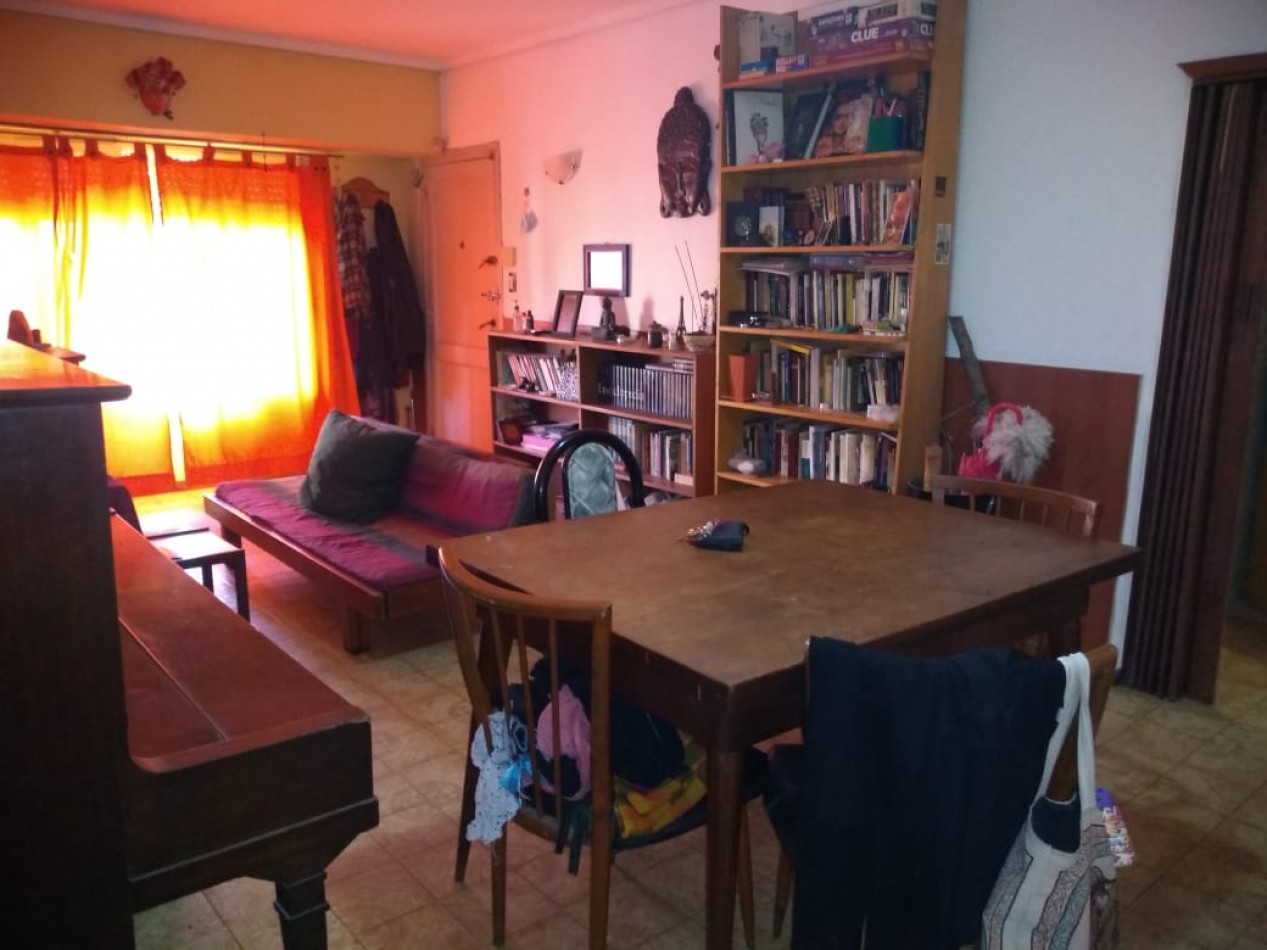 Chalet cuatro ambientes con garage y parque. Colina de Peralta Ramos