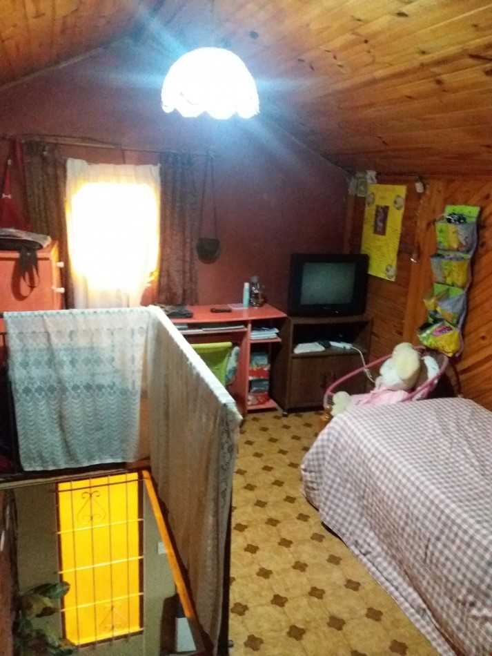 CHALET DE CUATRO AMBIENTES + DOS DEPARTAMENTOS DE DOS AMBIENTES C/U. VILLA LOURDES