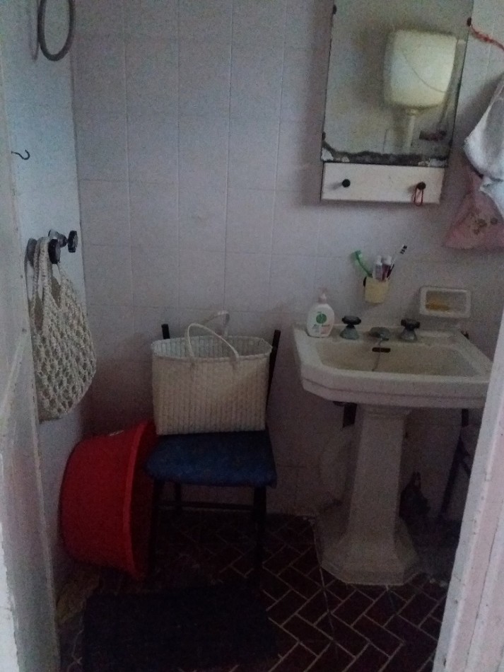 CHALET DE CUATRO AMBIENTES + DOS DEPARTAMENTOS DE DOS AMBIENTES C/U. VILLA LOURDES