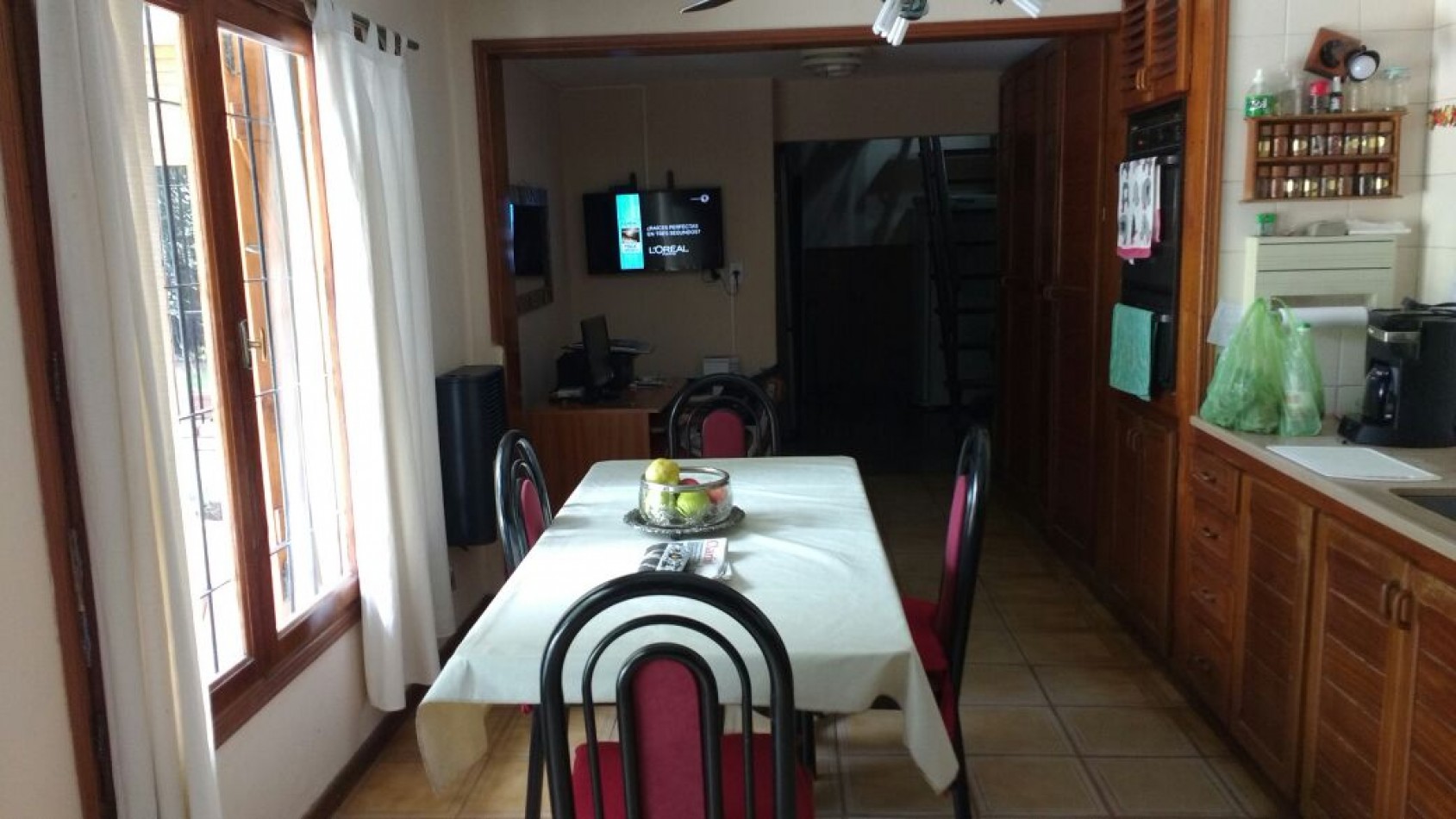 Chalet en lote propio de tres ambientes + altillo, parque y garage