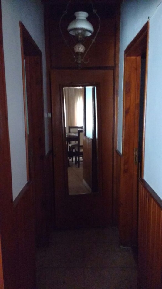 Chalet en lote propio de tres ambientes + altillo, parque y garage