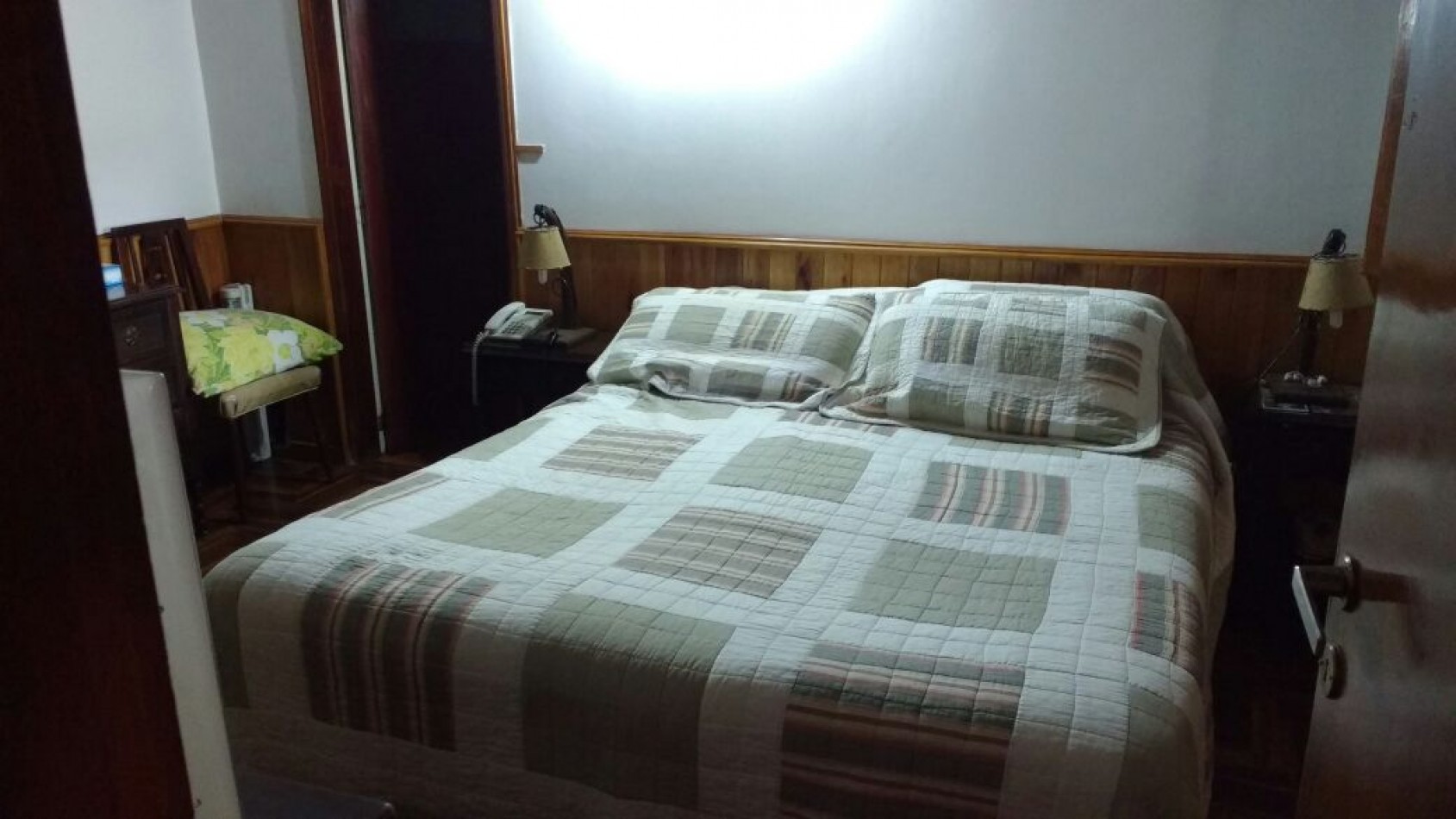 Chalet en lote propio de tres ambientes + altillo, parque y garage
